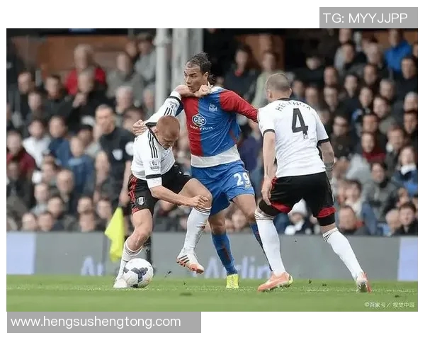 切尔西与富勒姆激战正酣比分悬念不断引发球迷热议